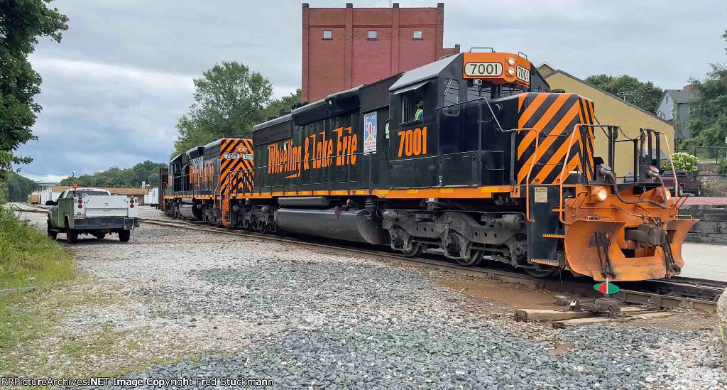 WE 7001 is coming off the Wheeling Connection.